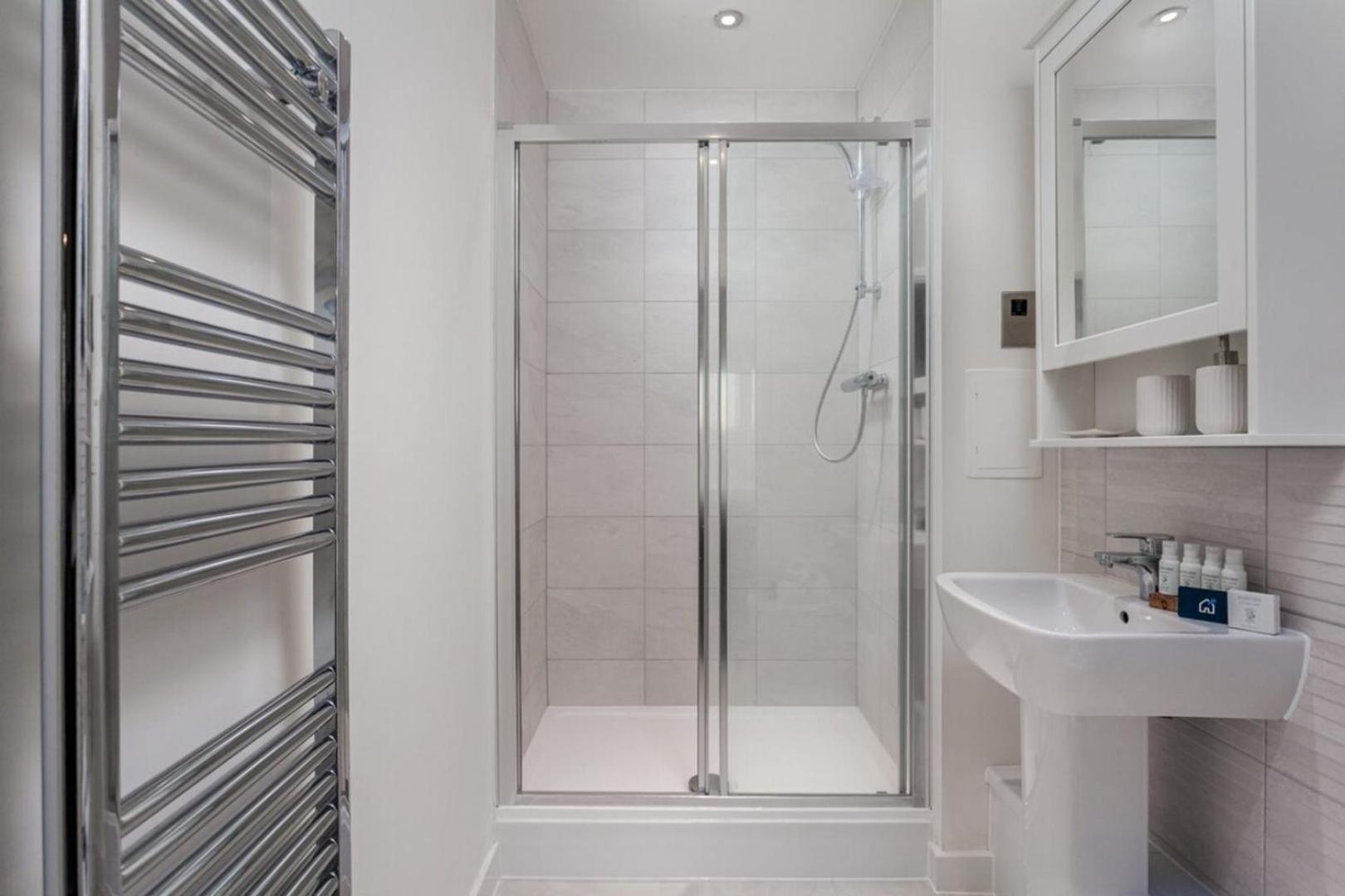 Classy Cricklewood Home لندن المظهر الخارجي الصورة